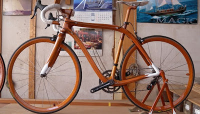 Nice Mahagony Bicycle Wallpaper
