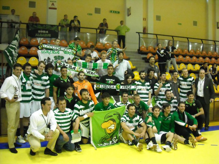 BASQUETEBOL: SL BENFICA É NOVAMENTE CAMPEÃO NACIONAL MAS RECUSA-SE A  CELEBRAR NO PAVILHÃO DO SPORTING E RESPONSABILIZA A FEDERAÇÃO