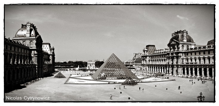 [cb+nb+Louvre+pyramide1.jpg]