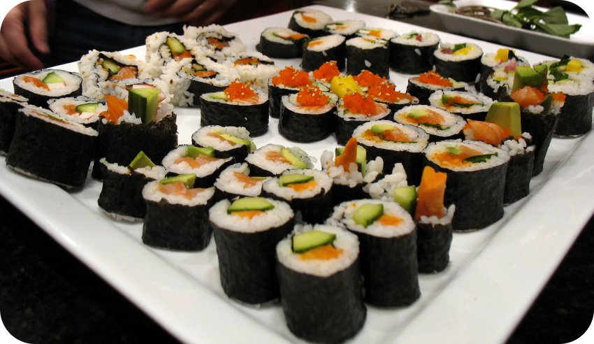 [beFOODled_food+blog_sushi_Japanese+food_making+sushi+rolls.jpg]