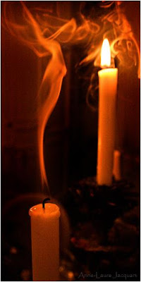 اشعل شمعة ... واطفئ شمعة شمعه+مشتعله+و+شمعه+مطفيه