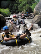 Tubing Arum Jeram