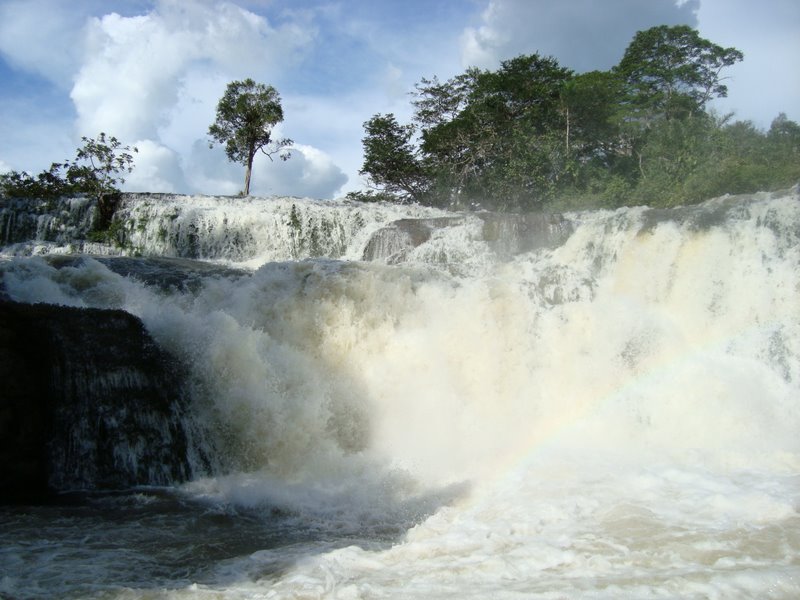 [Cachoeira+Arco_Ires02.jpg]