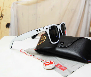 [WTS] Ray-Ban Sunglasses Wayfarer+white+Black2