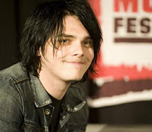 Gerard Way (L)