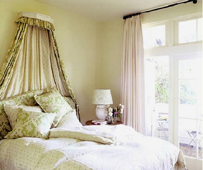 Bedroom with a green and white coronet canopy and matching tolie headboard and pillows