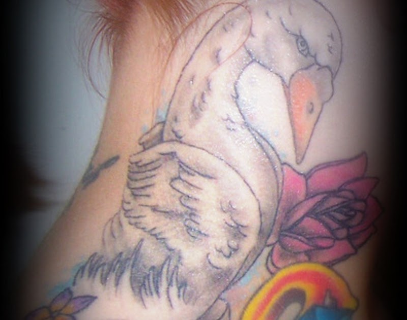 as simple as your tatto: Right side neck tattoo | TRENDS TATTOO 2010