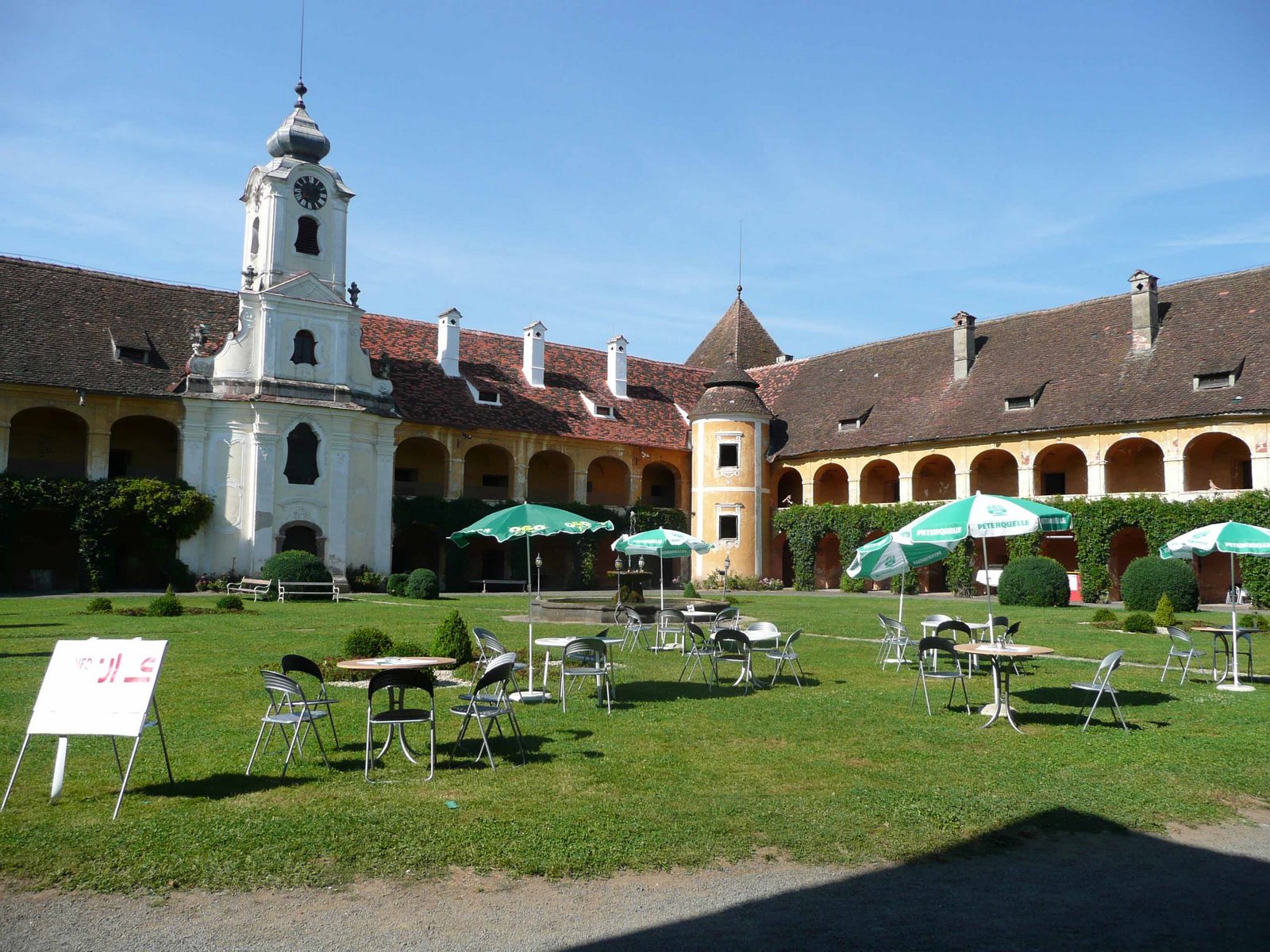 [schlosshainfeld.jpg]