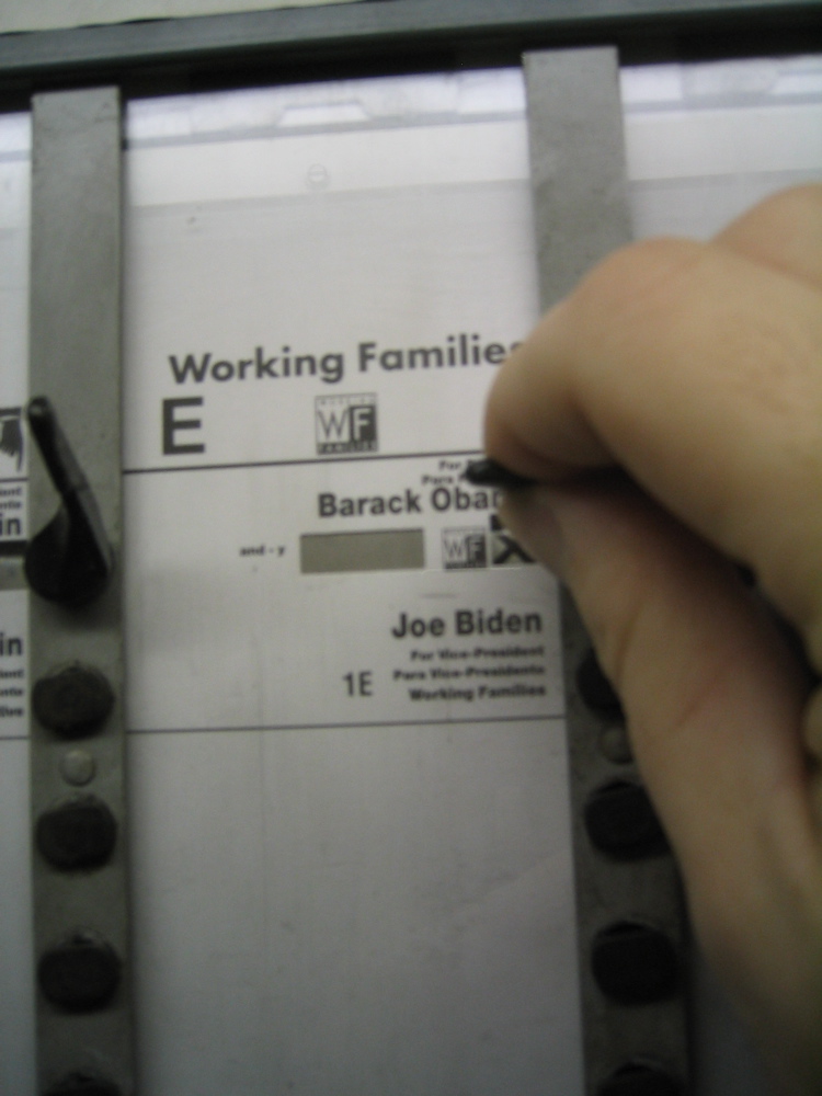 [votingBarack.JPG]