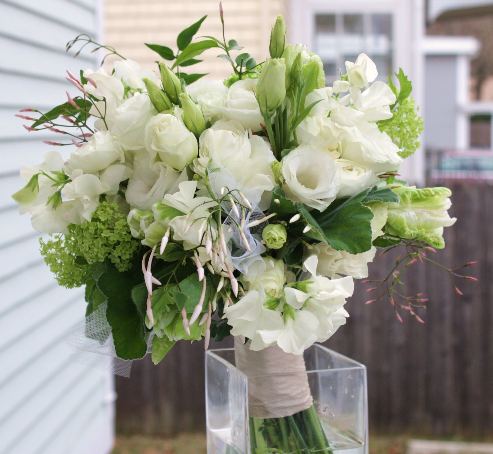 [spring+wh+bouquet.JPG]