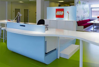 http://3.bp.blogspot.com/_6bnF8Zv-ZCM/Sy84nWGYG0I/AAAAAAAAArs/x05dbX8Mohs/s400/lego-interior-design-office-furniture-587x396.jpg