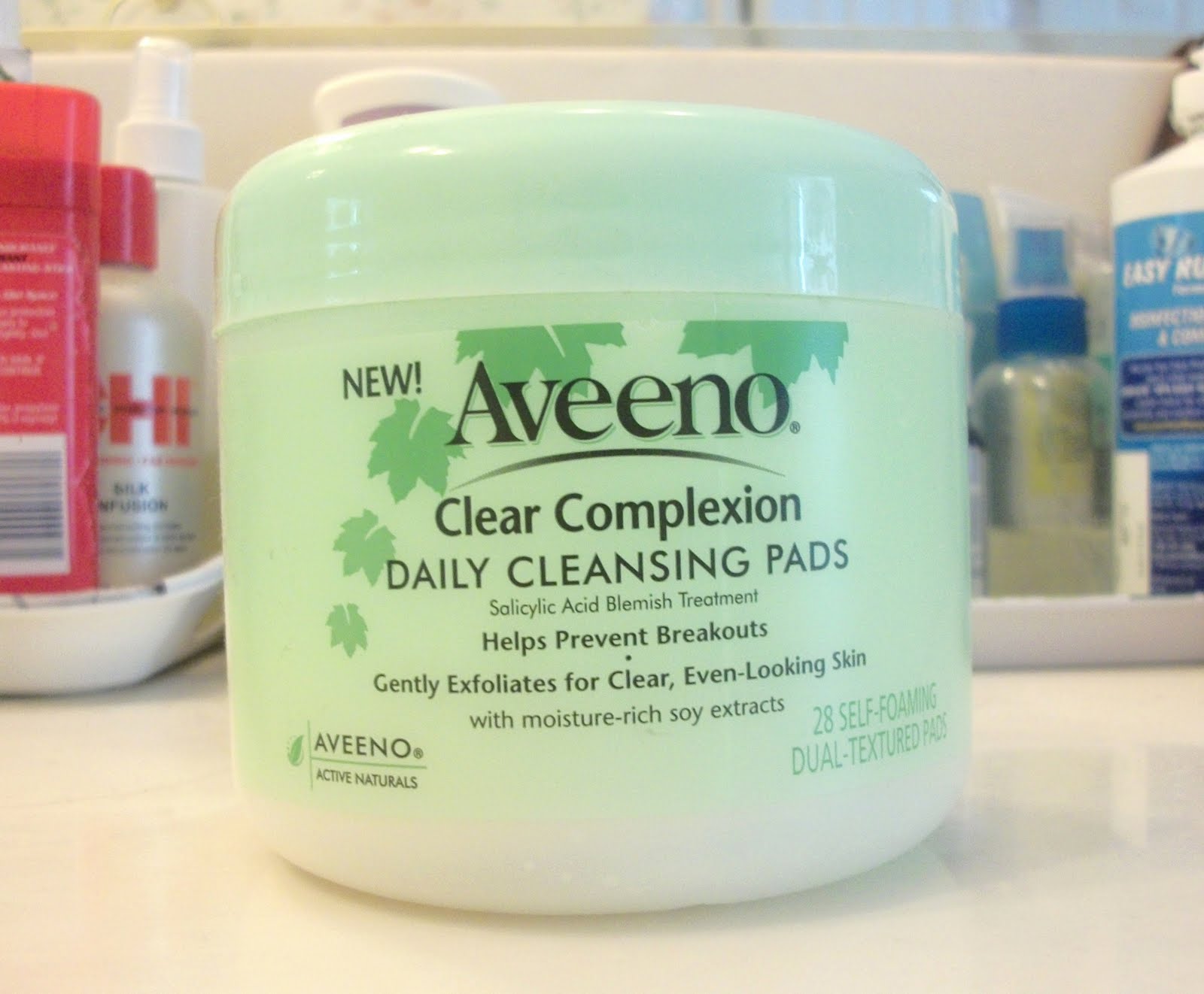 Lovely Day Review Aveeno "Clear Complexion" Daily Cleansing Pads