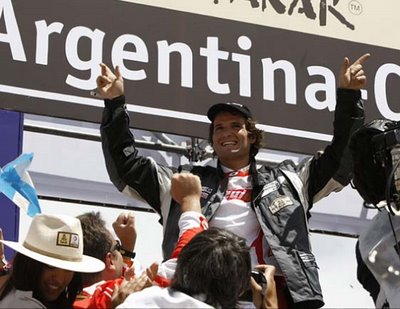 [Patronelli+en+el+podiodakar09pres.jpg]