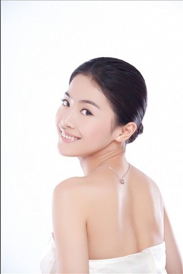 Roast Pork Sliced From A Rusty Cleaver: Gong Mi Skin Care Advert Photos