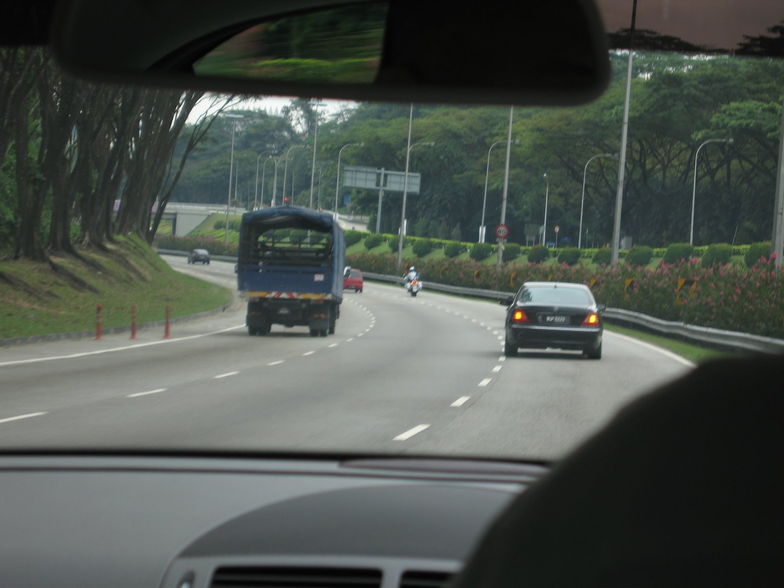 [KL032.JPG]