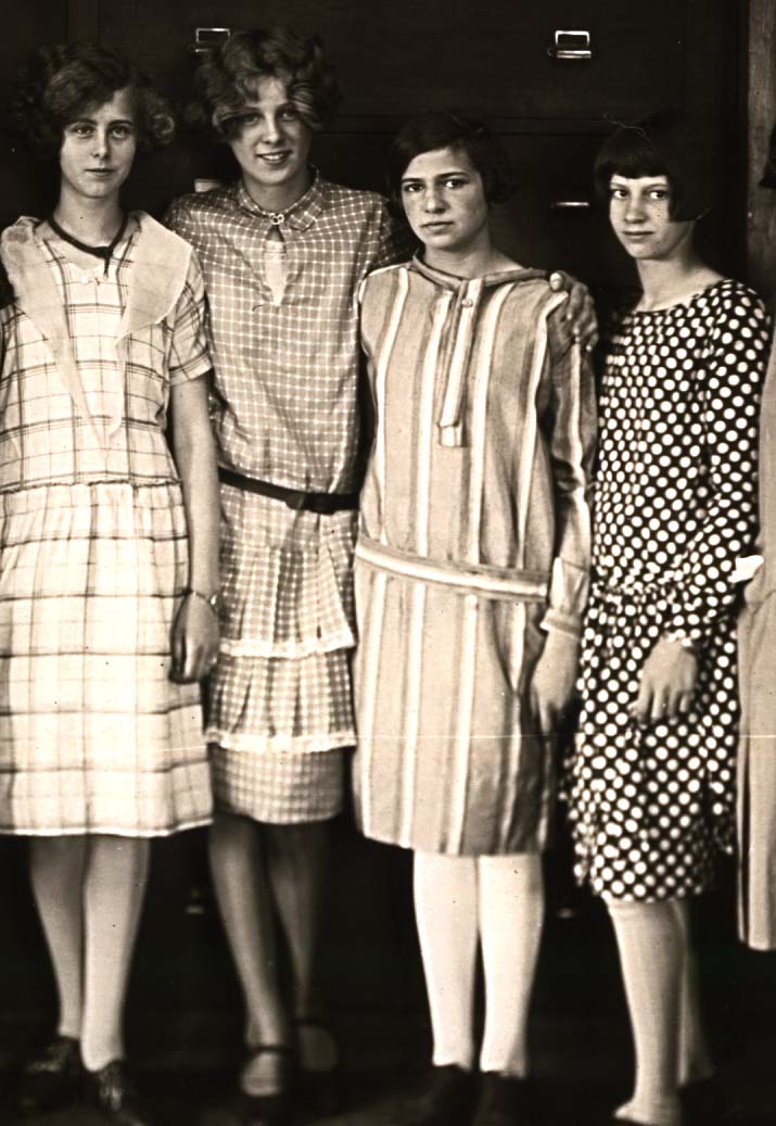 Antares Alpha Scorpii 1920s dresses