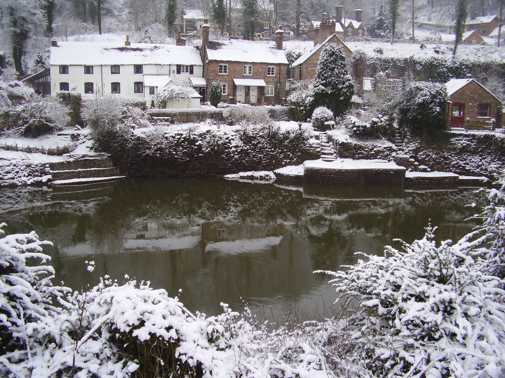[Snowy+Ironbridge+09.JPG]
