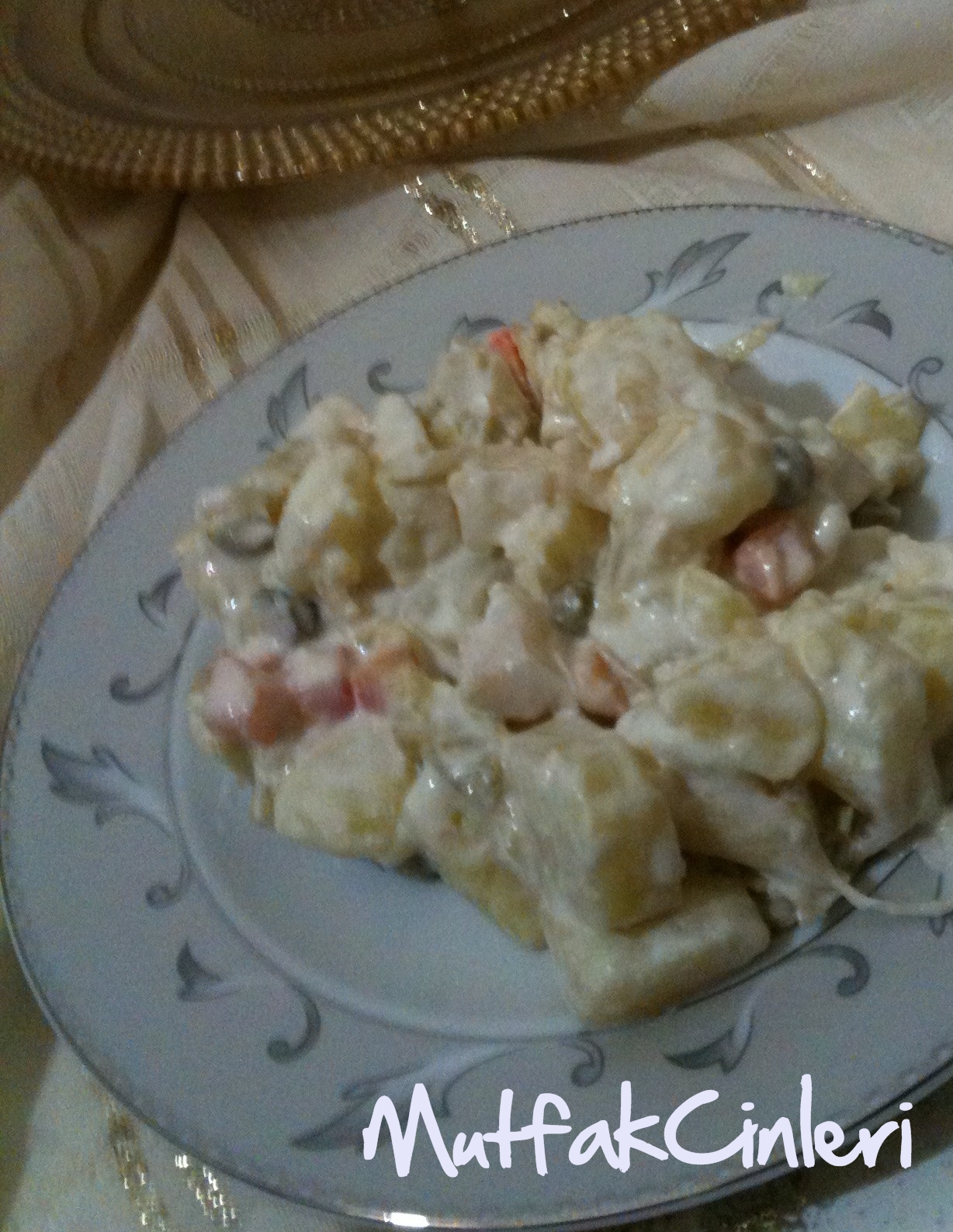 Rus Salatası Mutfak Cinleri