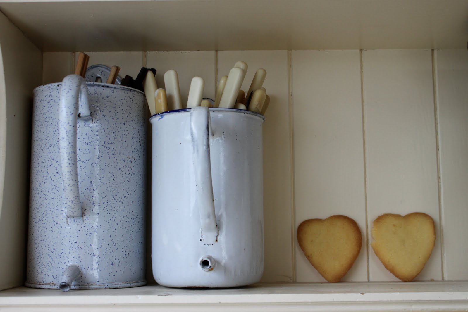 [shelf+at+the+Underground+Restaurant.jpg]