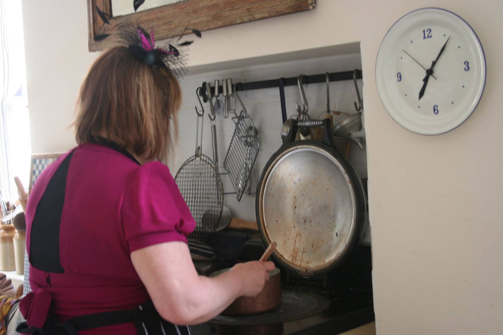 [back+of+me+at+the+Aga.JPG]