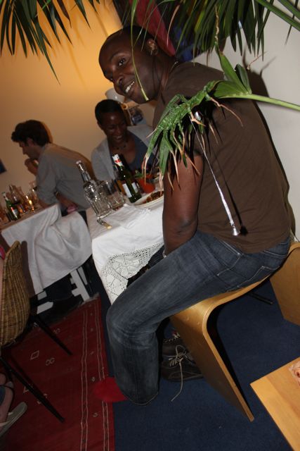 [guest+getting+comfy+salad+club.jpg]