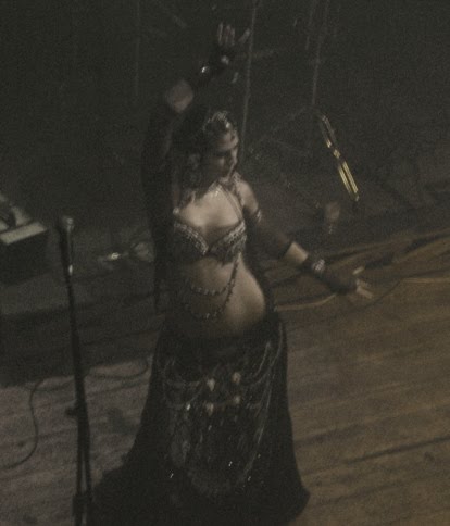 [Bal+-+Belly+dance+01.JPG]