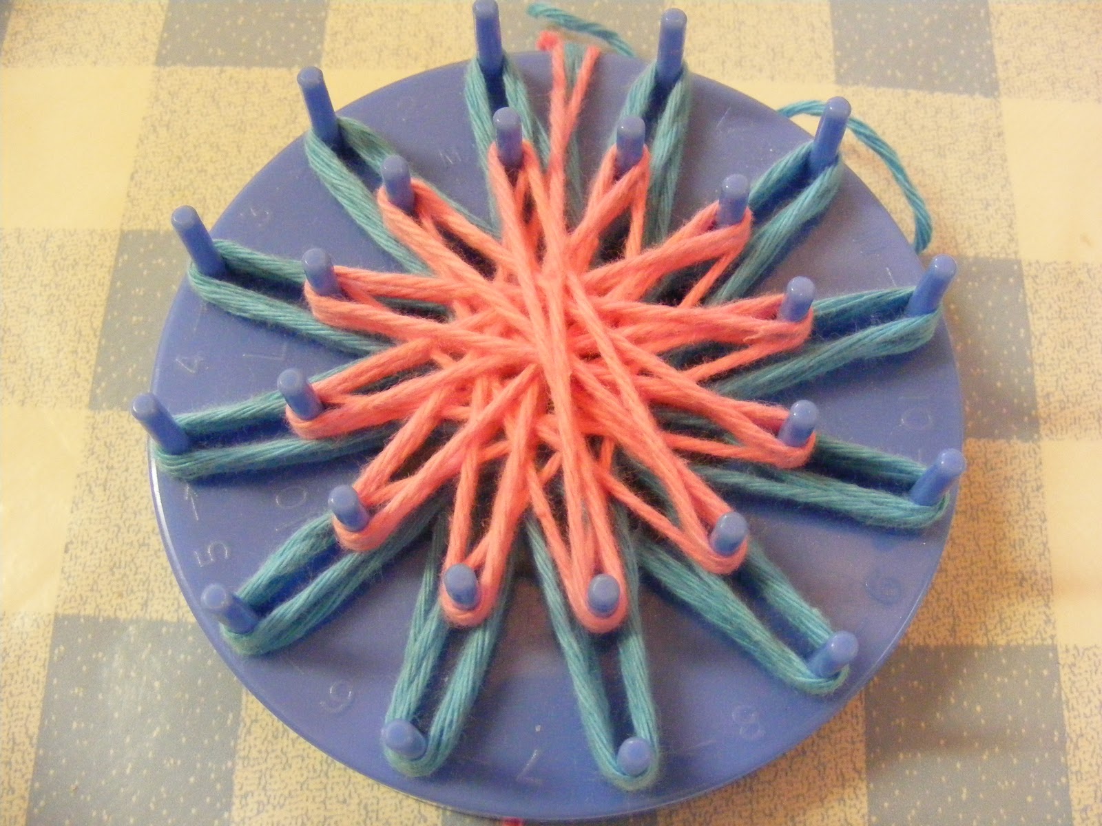 pinkfluffywarrior How I use a flower loom