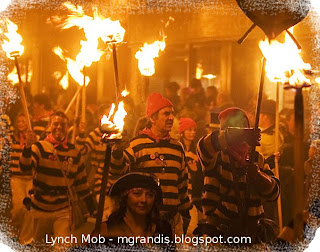 Lynch Mob - angry Mob - Pitchforks and torches