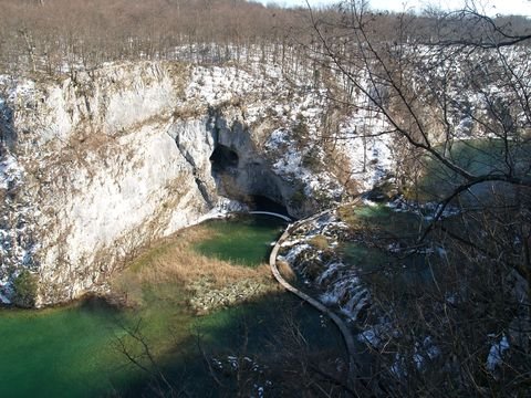 [AA229817.JPG]