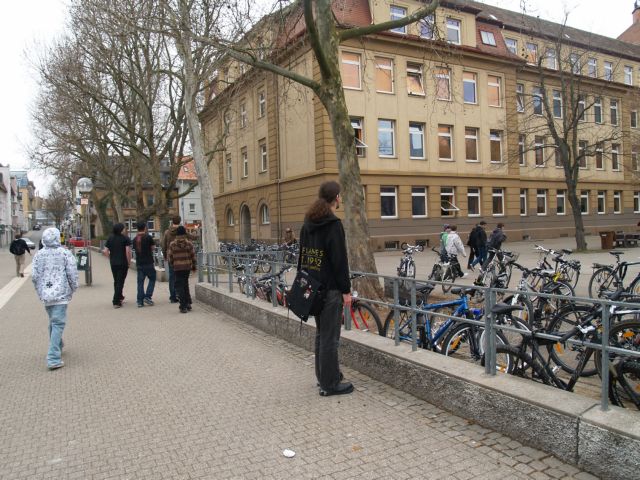 [2009-04-01-12h30m54.jpg]