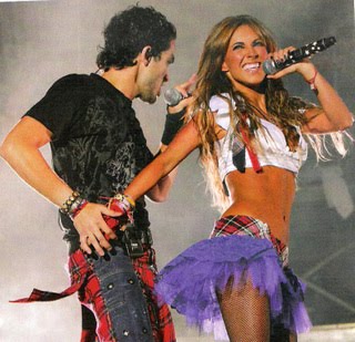 So dance, dance, dance.Baby rock, rock, rock. Let's roll, roll, roll ; contigo cariño mio ♪