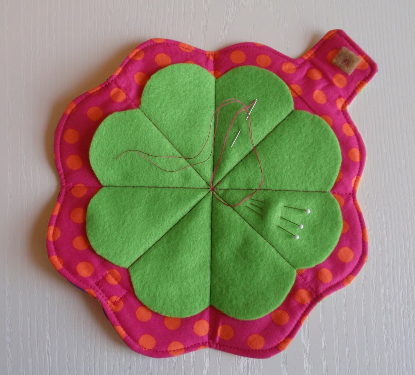 elsie's girl A sweet new needle case