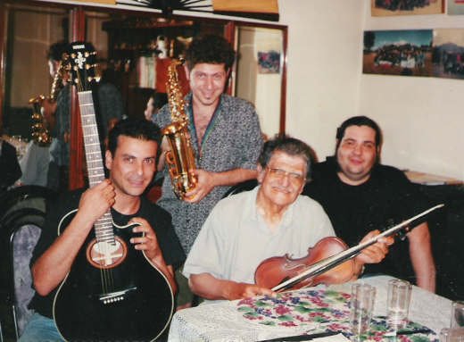 Guitarra, Violín, Saxo y Poesía...