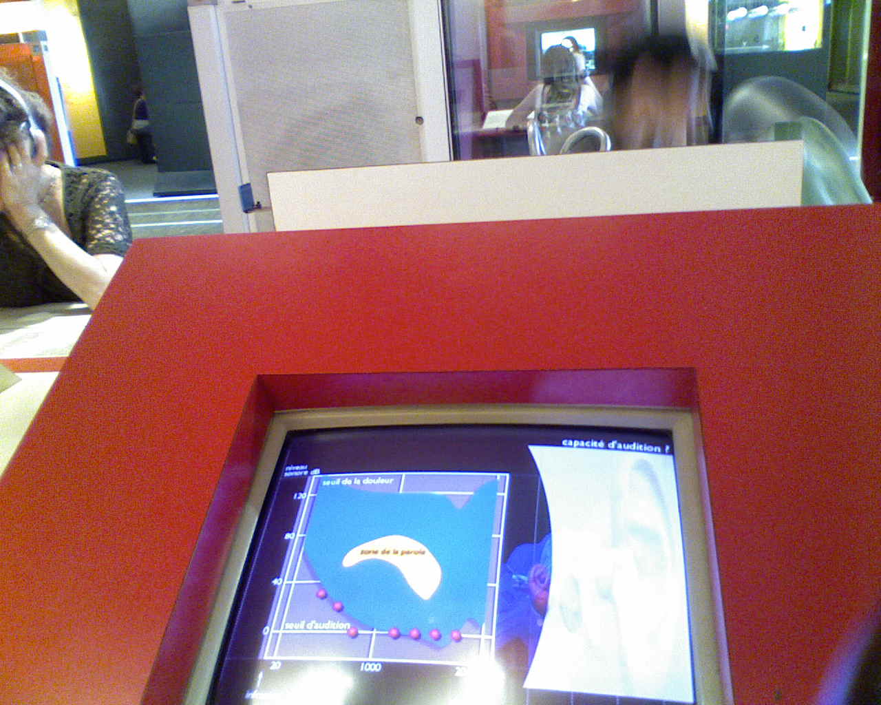 [9.+On+teste+notre+oreille.....jpg]