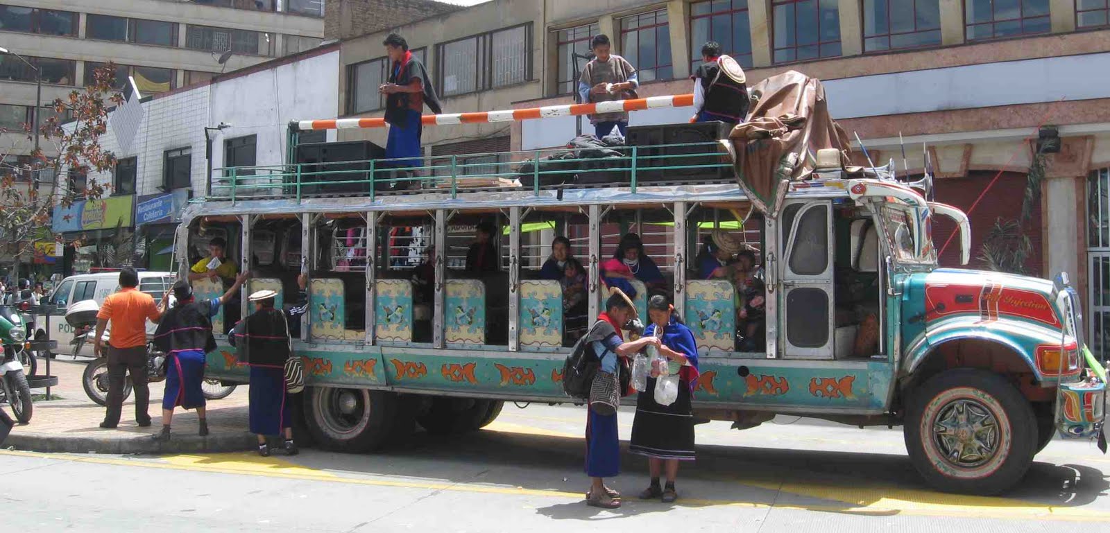 chiva bus colombia