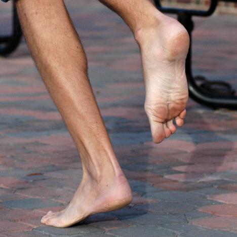 [barefoot1.jpg]