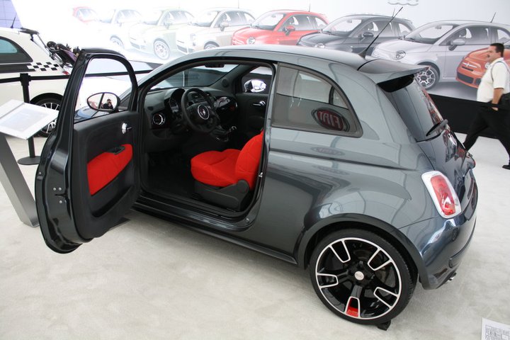 Fiat 500 Design-Set Humanoide weiß mit schwarzem Kontrastdetail