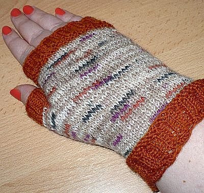 [Handstulpen+m.+Daumen1a.JPG]