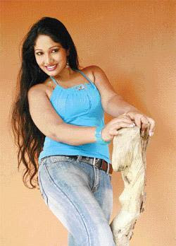 srilanka actress Piyumi Botheju