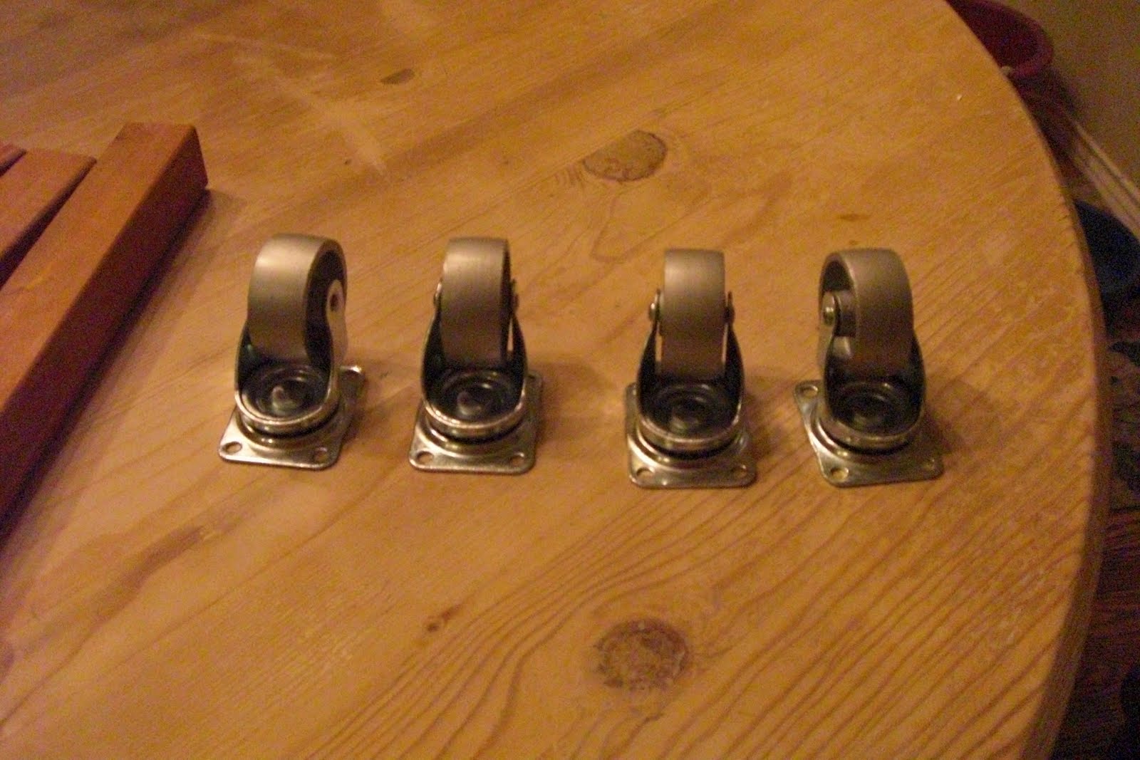 Stephanie Brockway Rolling Plant Stand tutorial....cheap & easy!