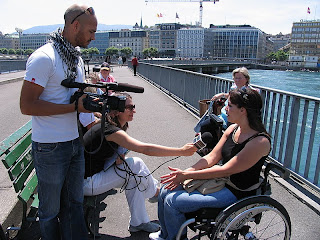 A equipa do Consigo a entrevistar Soraya, do Club en Fauteil Roulant