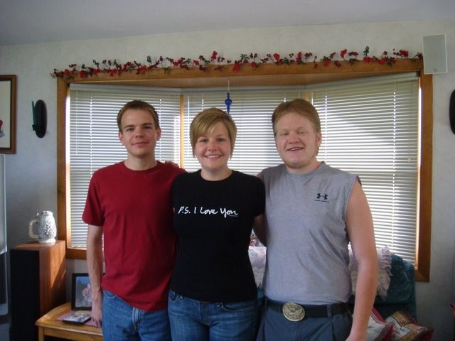 [Curtis+Nicole+and+Kyle.jpg]