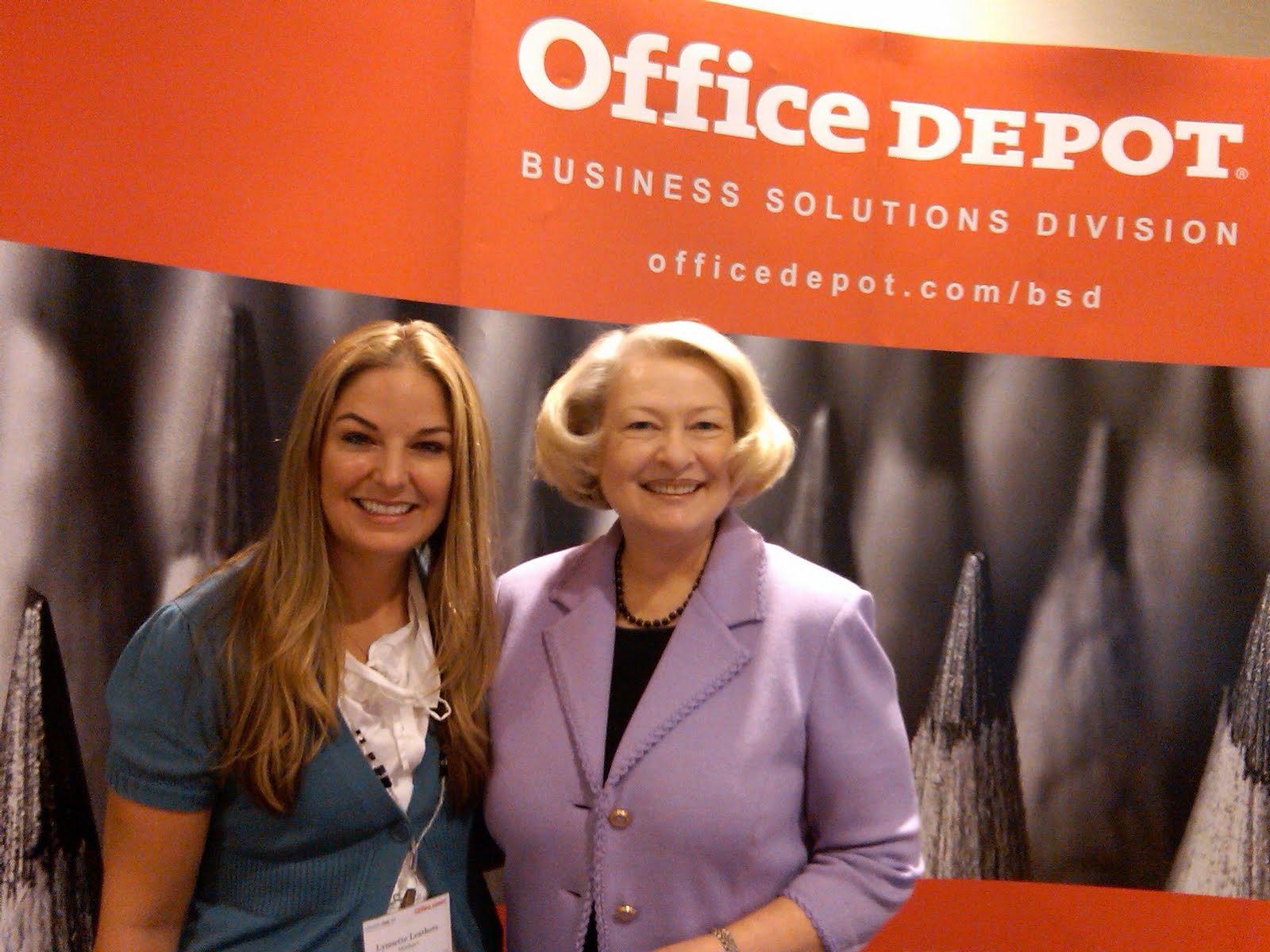 [Monica+and+Lynnette+at+OD+HQ.JPG]