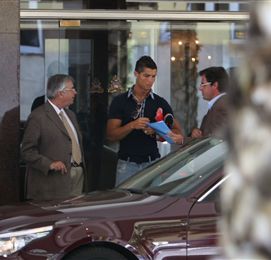 [ronaldo+agride...-719110.jpg]