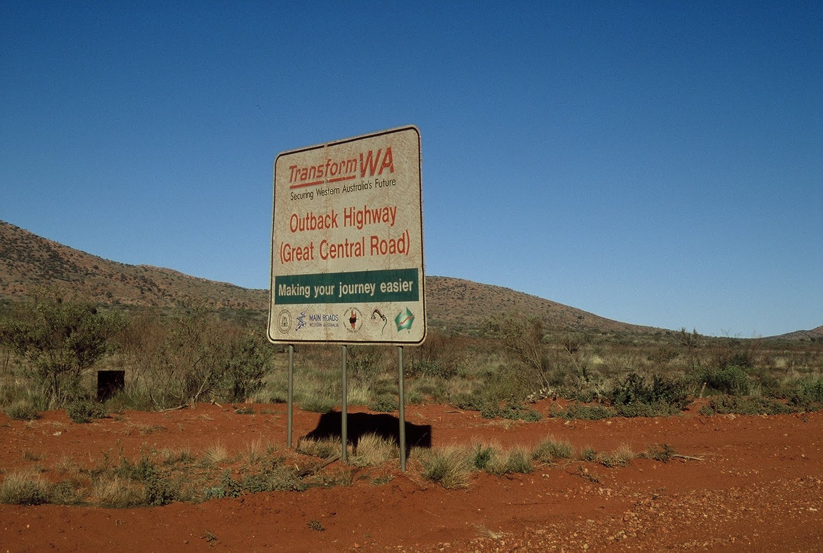 Cycling via the Outback Way Start of Great Central Road with comforting sign