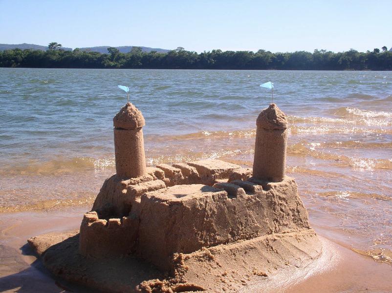 [Castelo~de+areia.jpg]