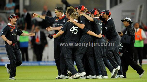 [England,+including+captain+Paul+Collingwood+(L),+celebrate+after+defeating+India.jpg]