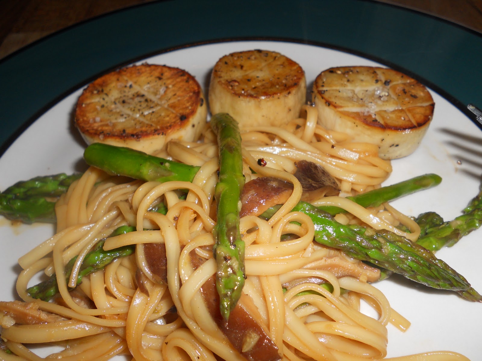 Mirepoix Mushroom Scallops with Asparagus and Udon