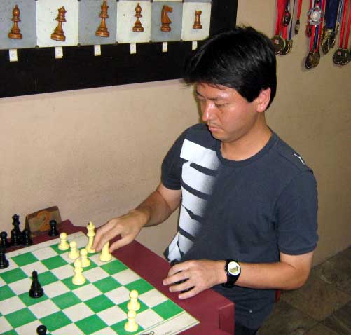 Religião e jogos on-line: a nova vida de Mequinho, lenda do xadrez