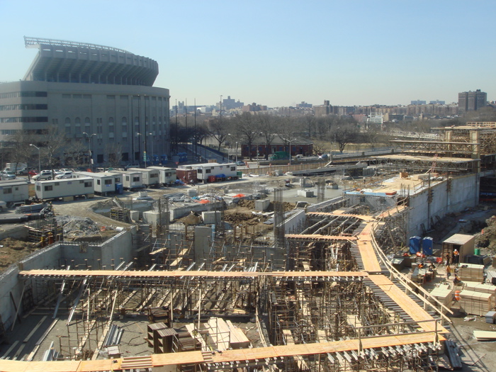 [Old+Yankee+Stadium+and+new+construction.jpg]